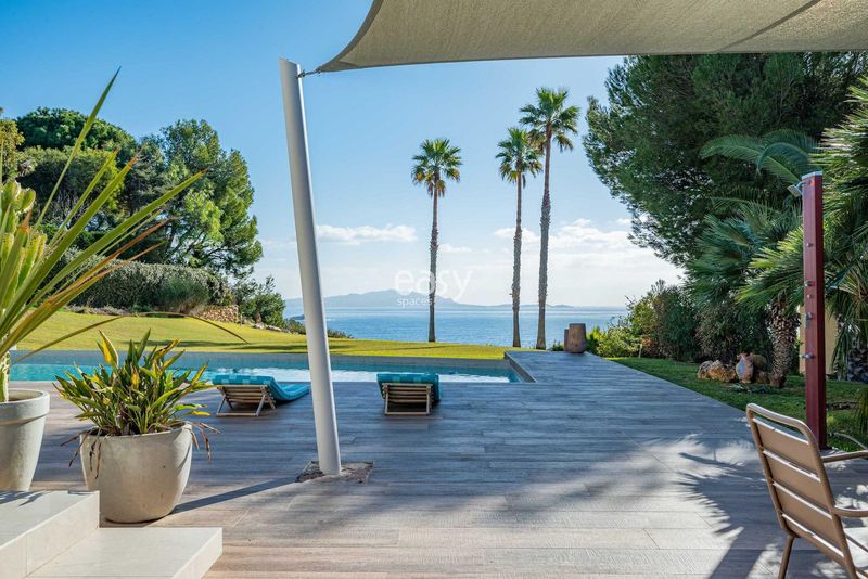 Contemporary villa available for rent specifically for professional filming and shooting purposes in FRANCE